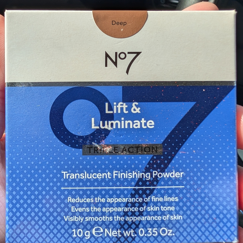 No7 Lift & Luminate Translucent Finishing Powder - Deep